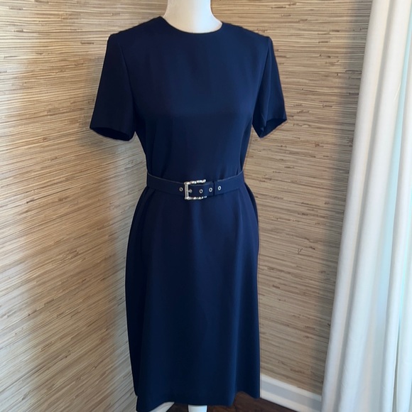 Leslie Fay Dresses & Skirts - Leslie Fay navy dress with belt & striped jacket. Size 8 EUC!